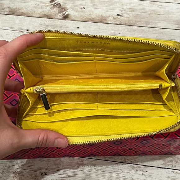 SOLD!! 🌼Tory Burch Continental Zip Wallet-FINAL PRICE‼️ - Picture 5 of 5